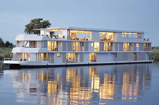 ms Zambezi Queen